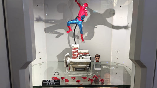 Marvel -  MMS679 Spiderman (Red and Blue Suits)