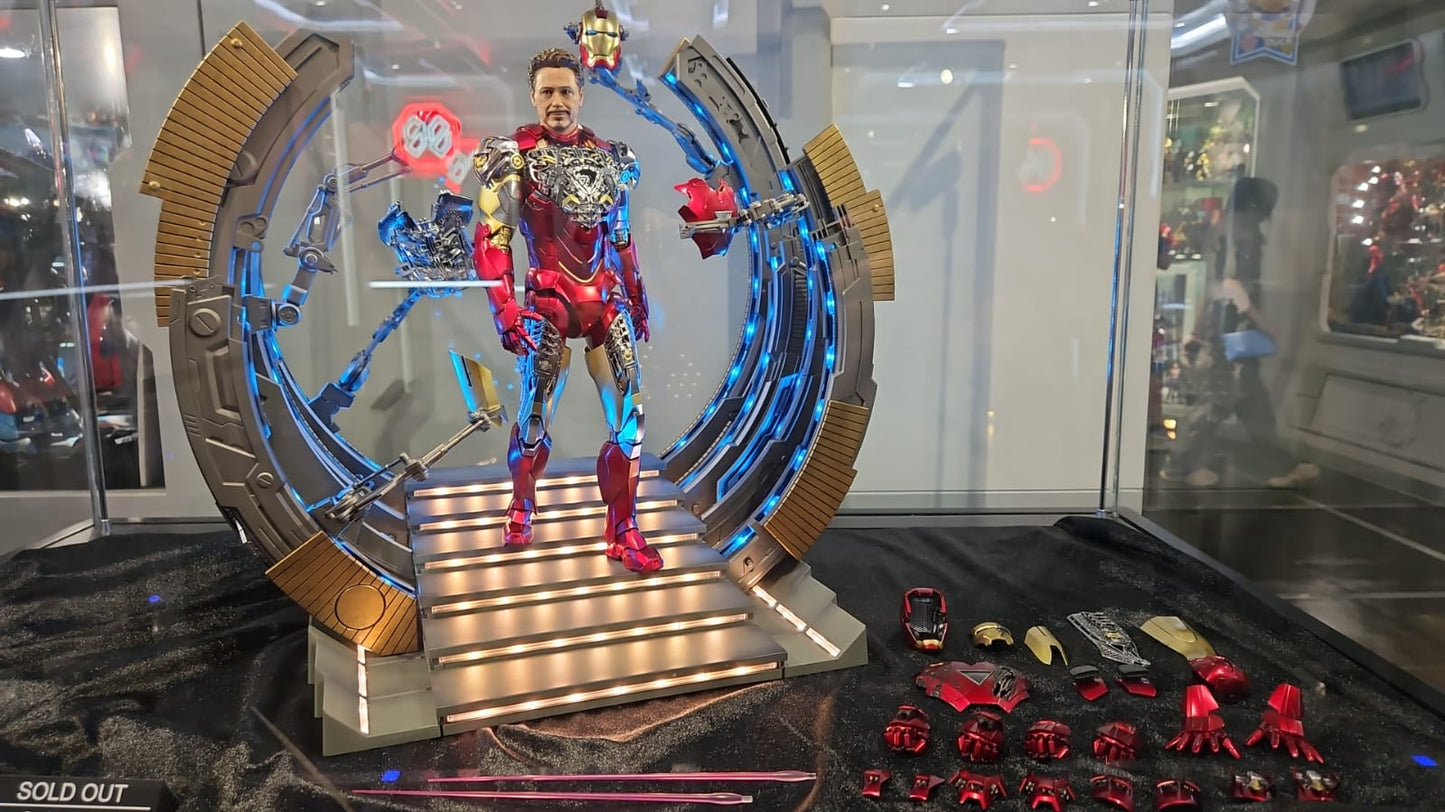 MMS688 Iron Man with Gantry (Deluxe)